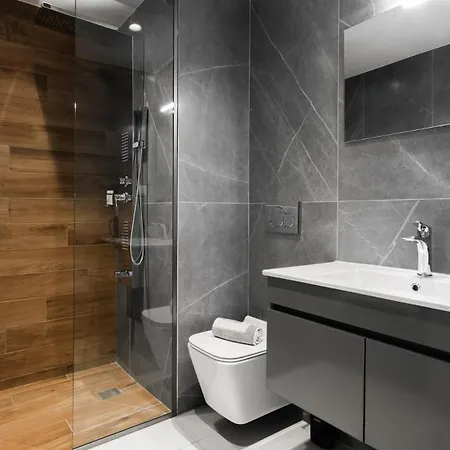 Manda Ray 1 Seafront Endless Blue Views *