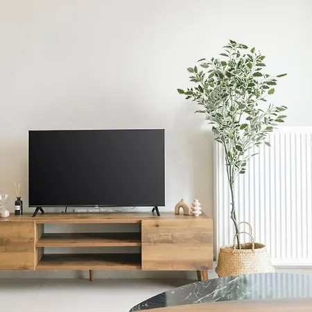 Manda Ray 1 Seafront Endless Blue Views