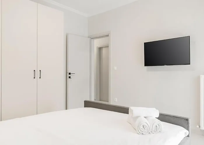 Manda Ray 1 Seafront Endless Blue Views Peraía